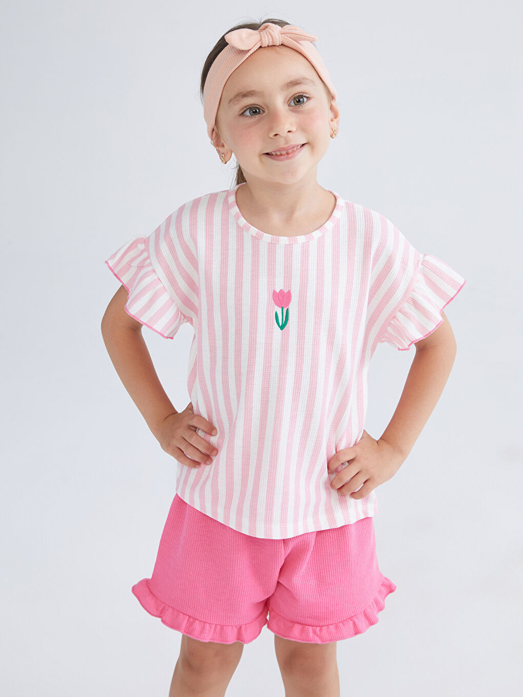 LCW Kids تی‌شه‌رت و شۆرت گوڵدار بۆ کچان ٢ دانە پێکەوە -S5PE72Z1-LHK