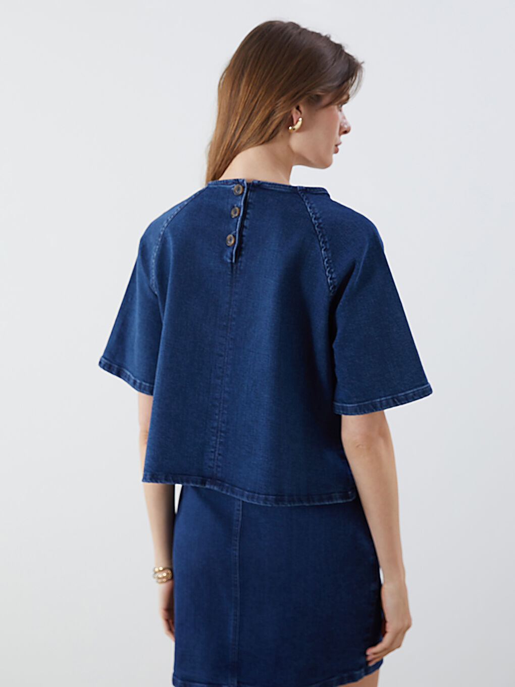 بلوزة جينز بياقة دائرية-3