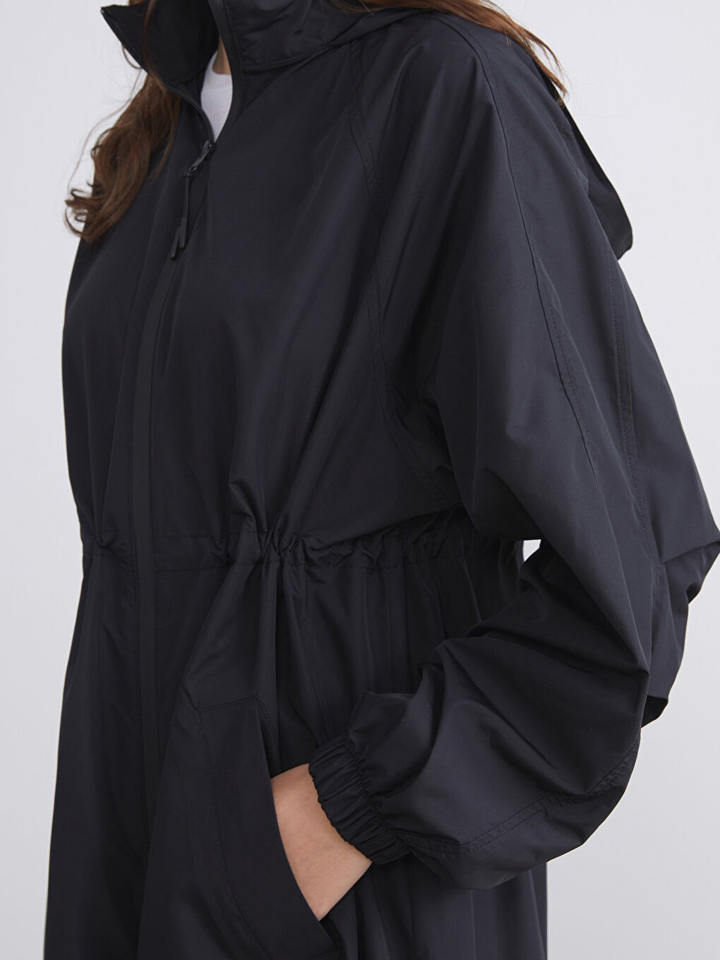 Siyah Dik Yaka Oversize Kadın Yağmurluk-2
