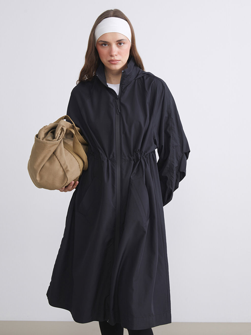 Siyah Dik Yaka Oversize Kadın Yağmurluk-3