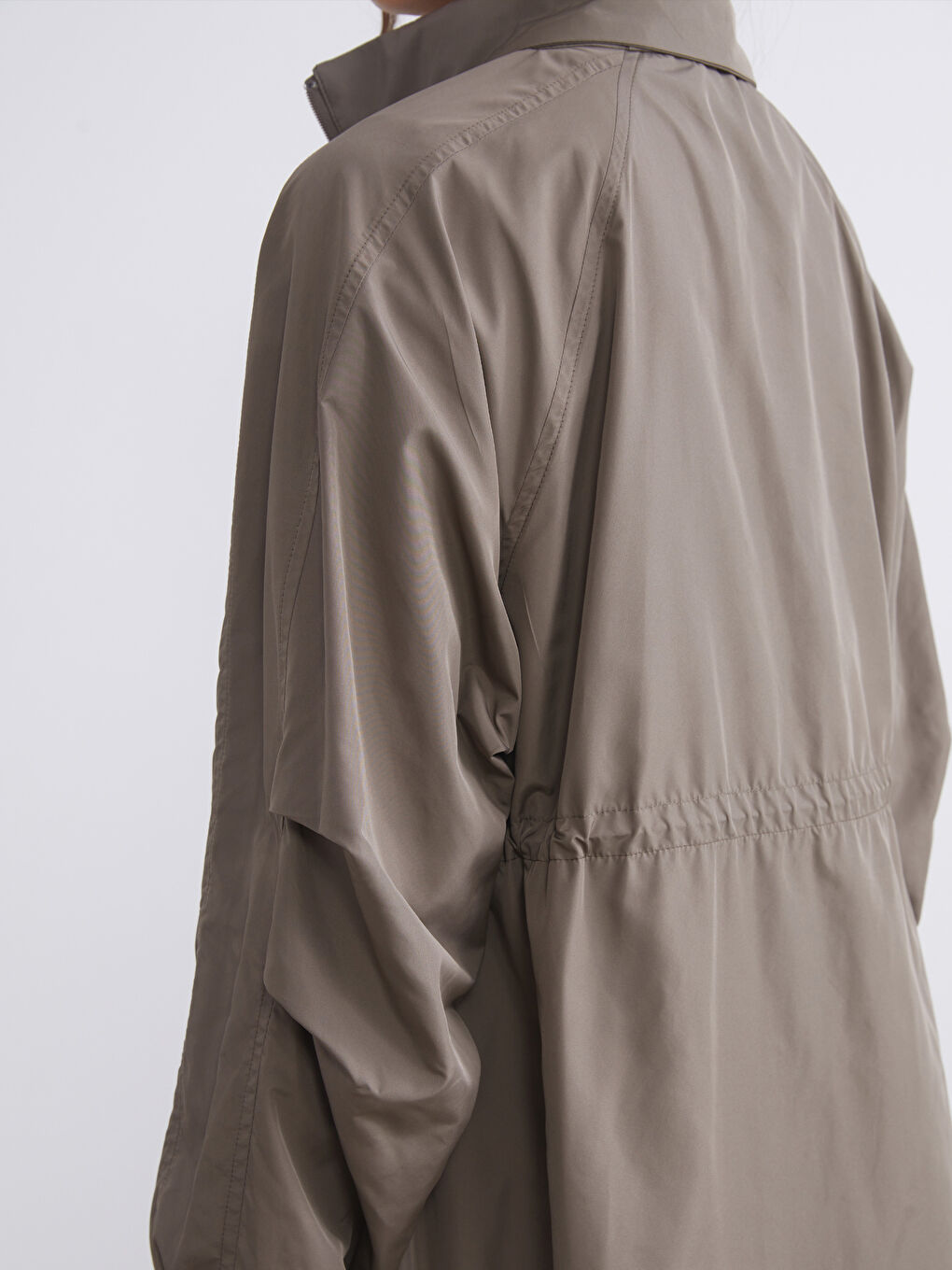 Bej Dik Yaka Oversize Kadın Yağmurluk-3