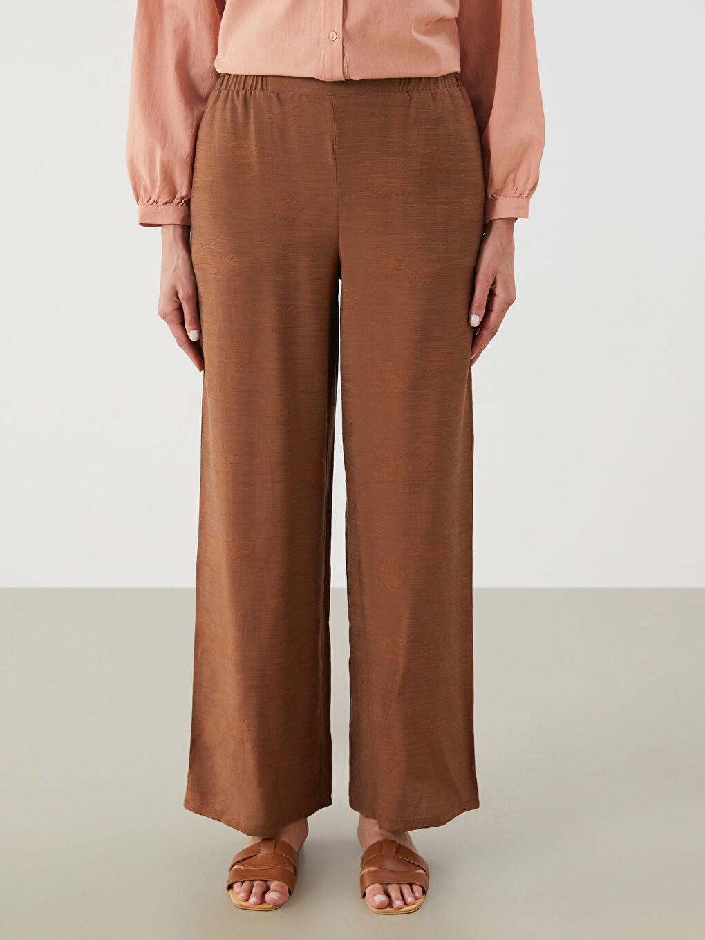 Kahverengi Beli Lastikli Desenli Kadın Pantolon-1