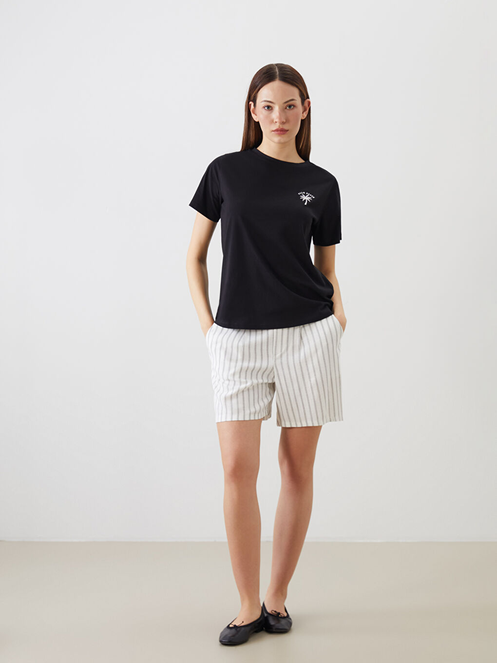 LCWAIKIKI Classic Elastic Waist Striped Linen-Look Women's Shorts -S5PI34Z8-LEG