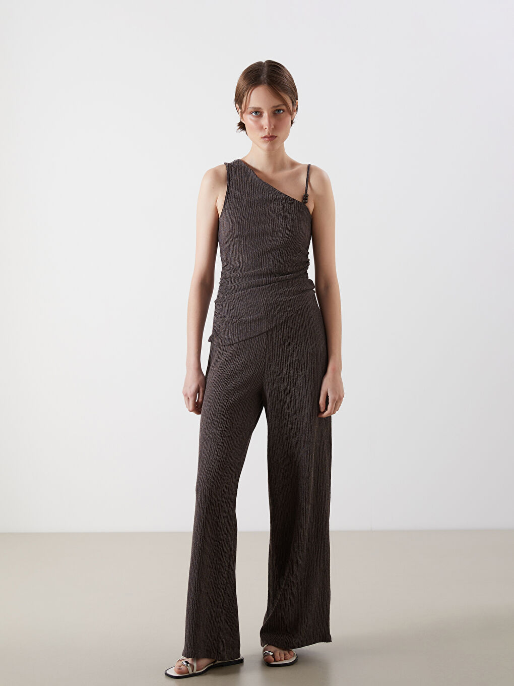 Kahverengi Kayık Yaka Dokulu Büzgülü Bluz-1