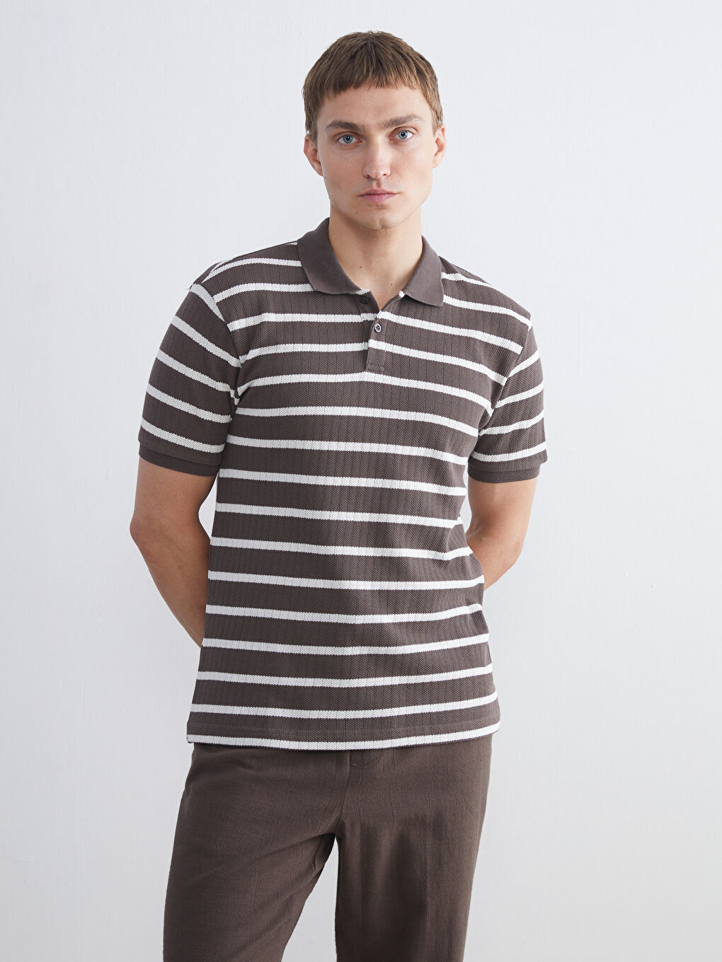 تیشێرت یه‌خه‌ی پۆڵۆ خەتخەت بۆ پیاوان-1