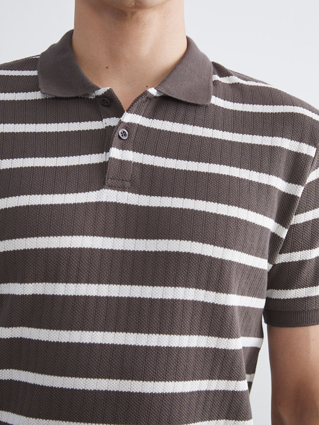 تیشێرت یه‌خه‌ی پۆڵۆ خەتخەت بۆ پیاوان-4