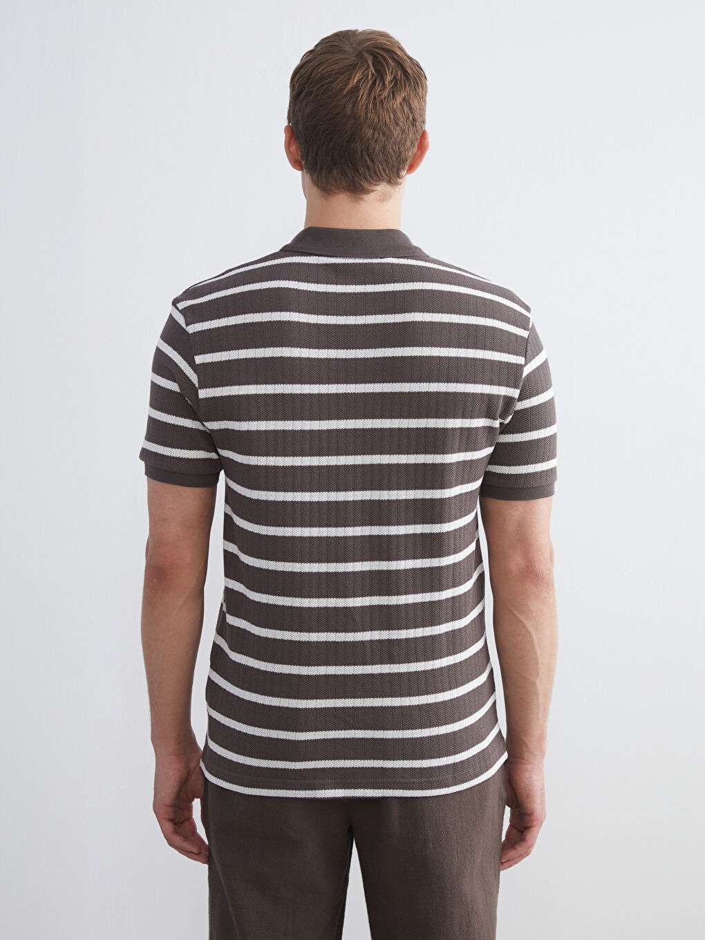 تیشێرت یه‌خه‌ی پۆڵۆ خەتخەت بۆ پیاوان-6