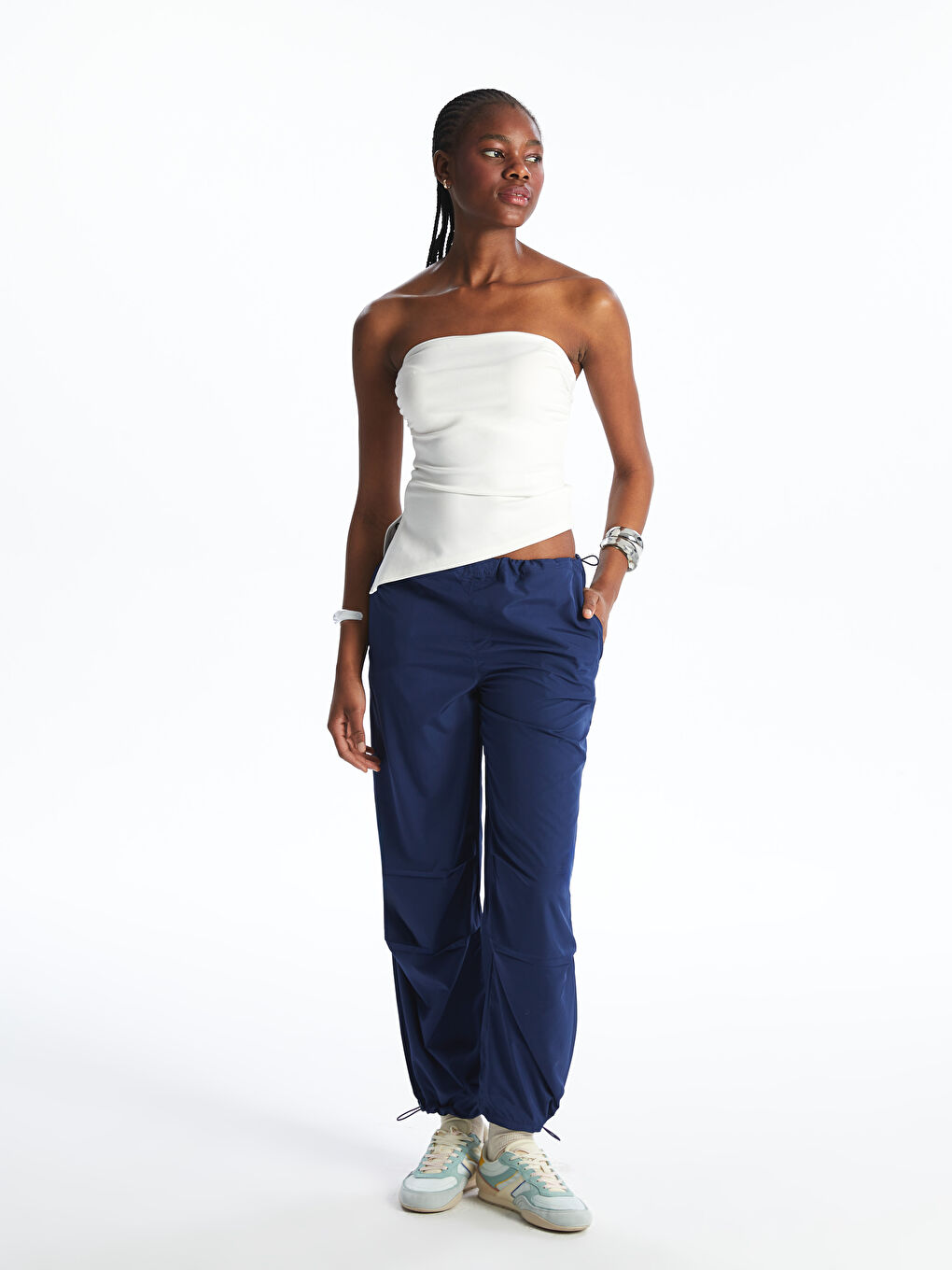 Beyaz Straplez Yaka Büzgülü Crop Bluz-1