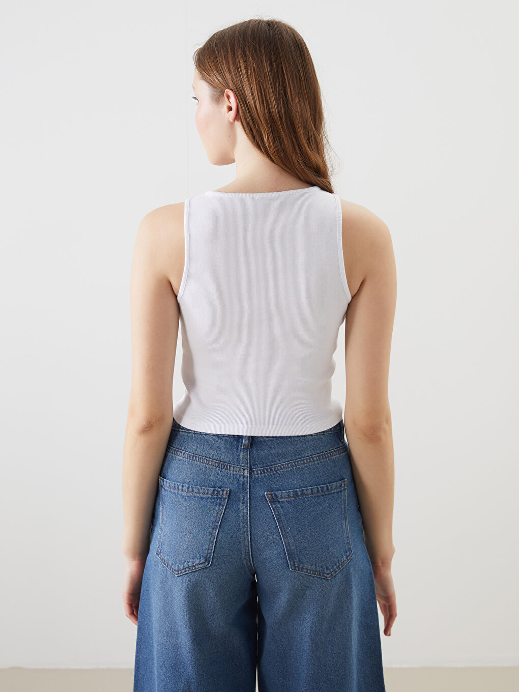 Beyaz Bisiklet Yaka Kiraz Baskılı Kadın Atlet-3