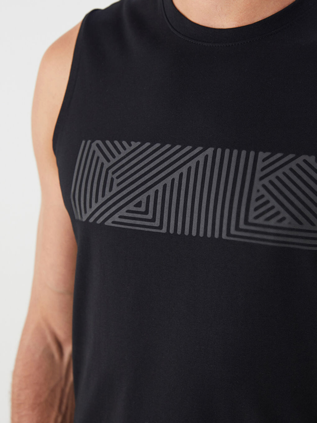 Siyah Bisiklet Yaka Baskılı Erkek Kolsuz Tişört-2