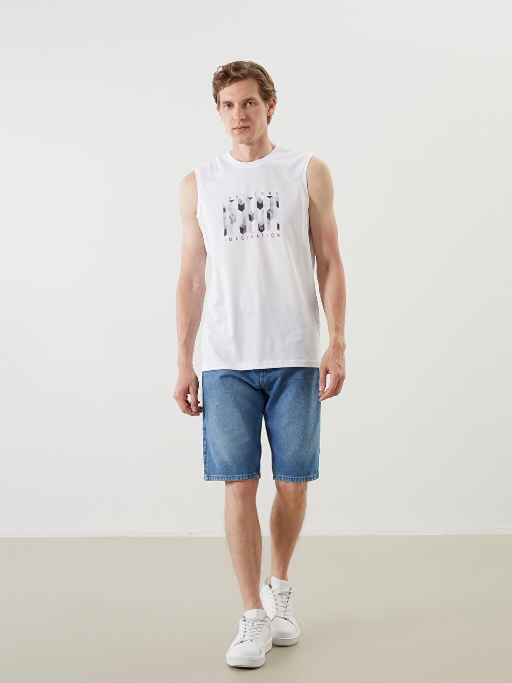 Beyaz Bisiklet Yaka Baskılı Erkek Kolsuz Tişört-1