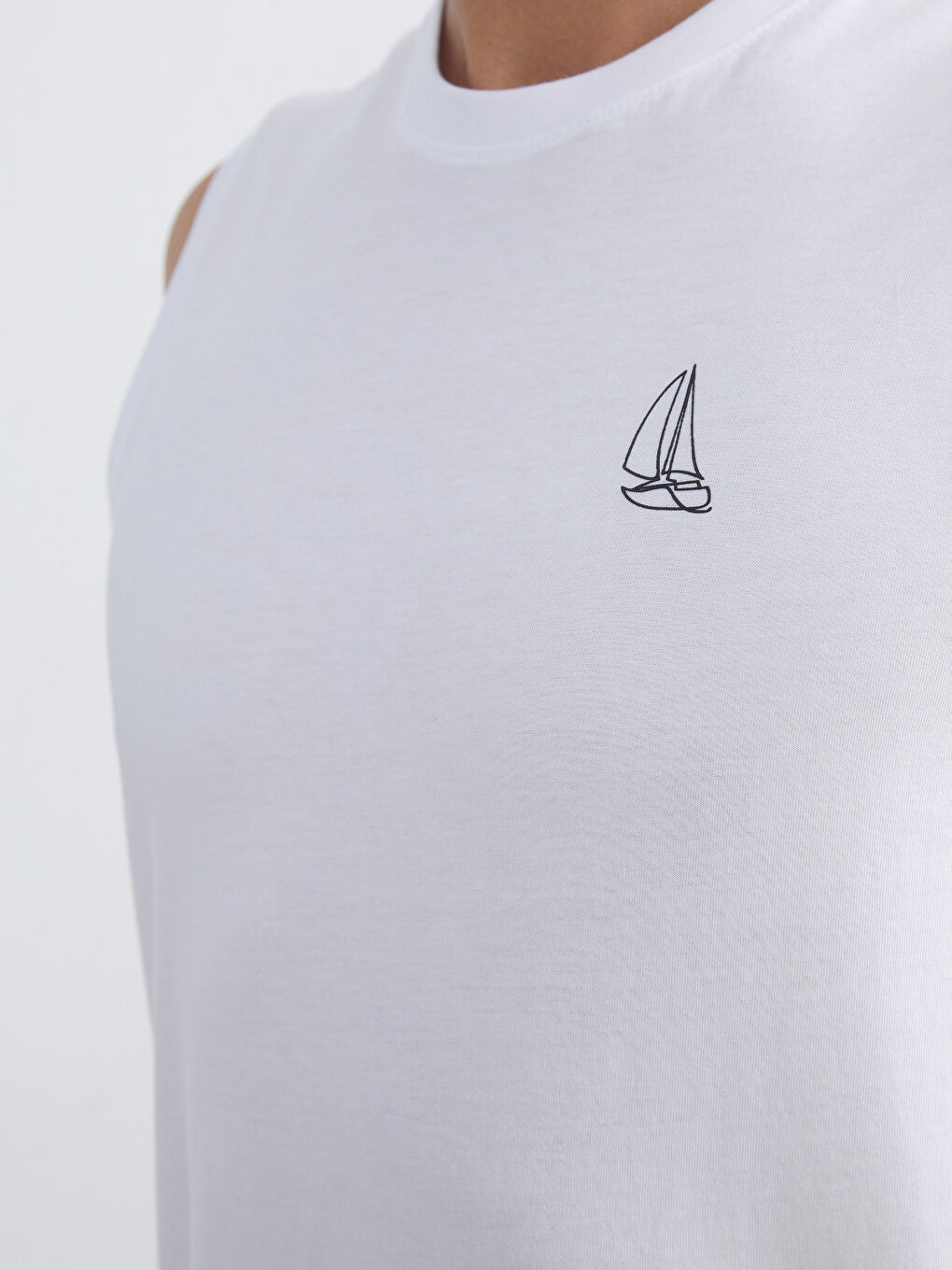 Beyaz Bisiklet Yaka Baskılı Erkek Kolsuz Tişört-2