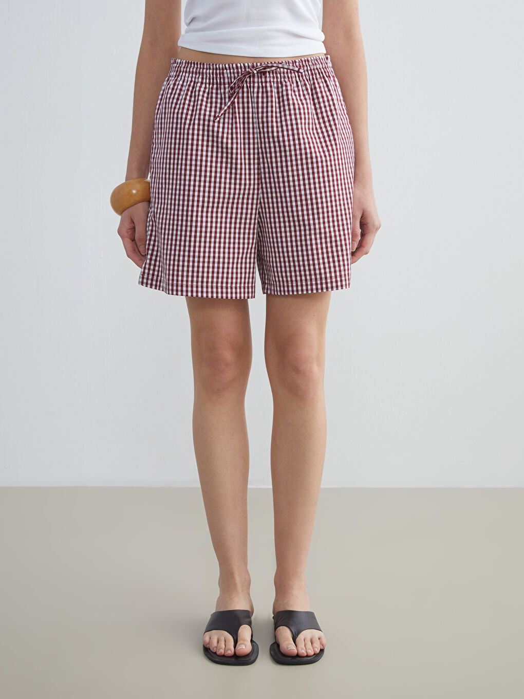 Kırmızı Beli Lastikli Ekose Kadın Şort-1