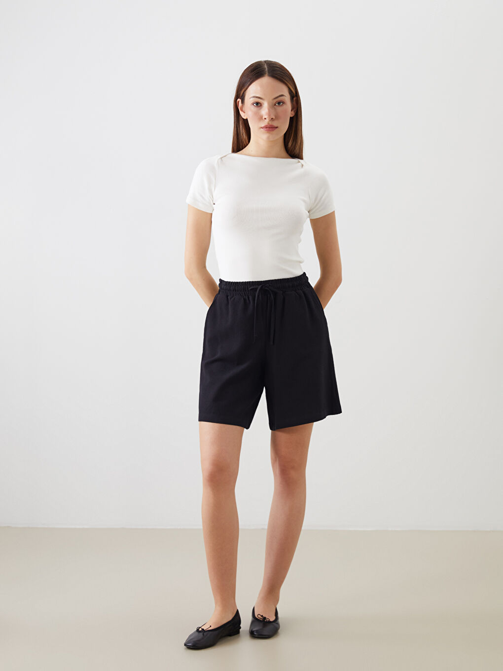 LCWAIKIKI Classic Plain Linen Blend Women's Shorts with Elastic Waist -S5PM74Z8-CVL