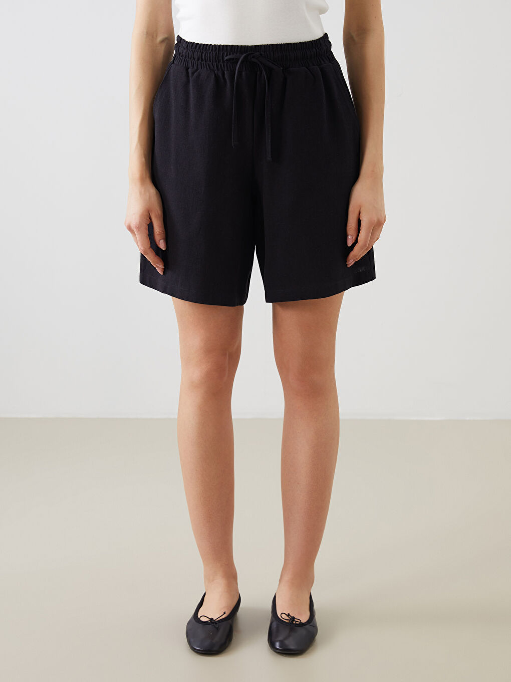 LCWAIKIKI Classic Plain Linen Blend Women's Shorts with Elastic Waist -S5PM74Z8-CVL