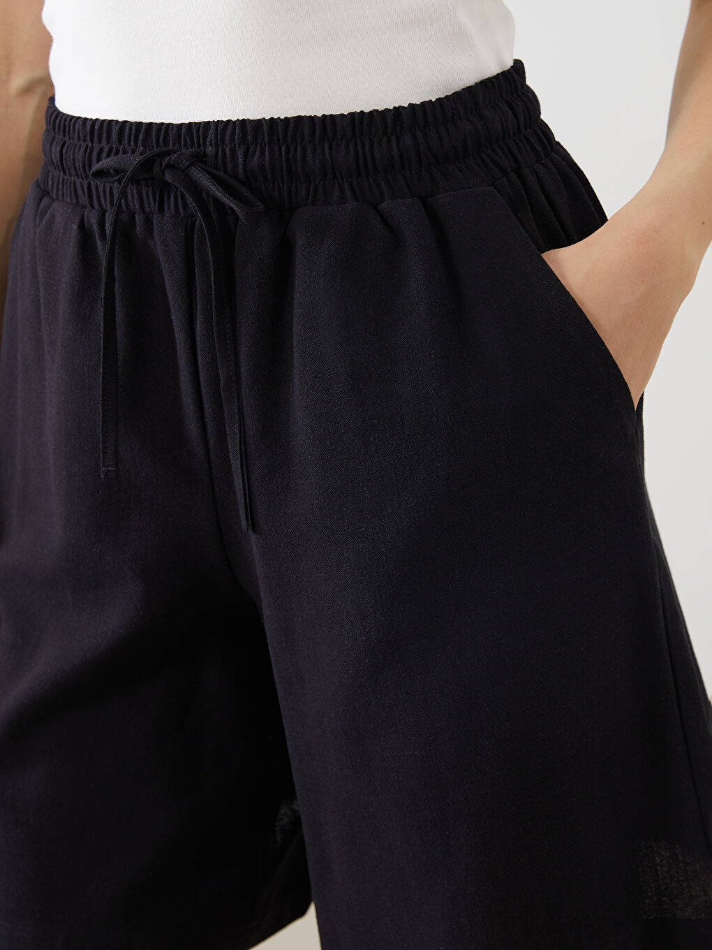 LCWAIKIKI Classic Plain Linen Blend Women's Shorts with Elastic Waist -S5PM74Z8-CVL