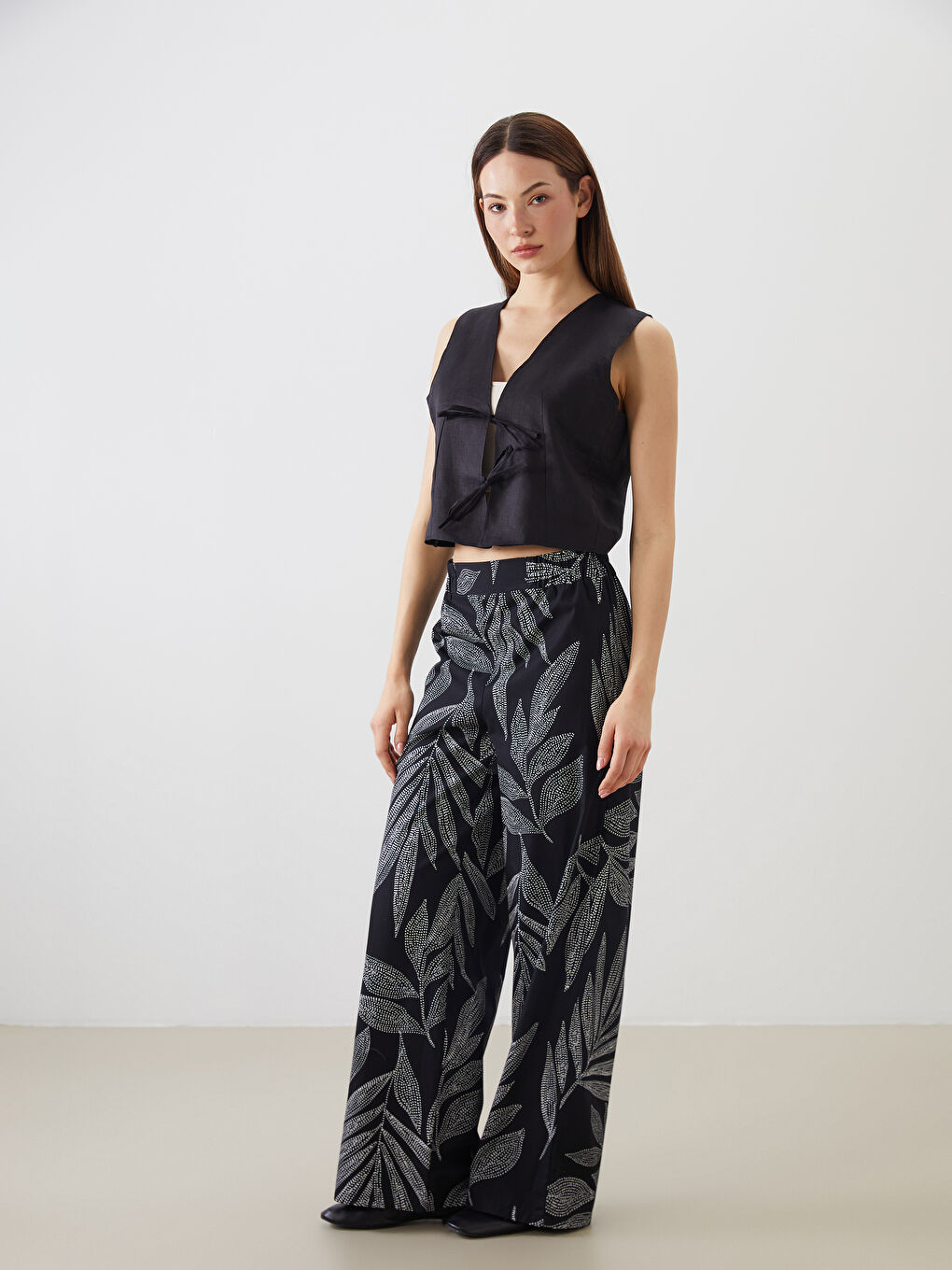 LCWAIKIKI Classic Elasticated Waist Floral Women's Trousers -S5PM80Z8-LQJ