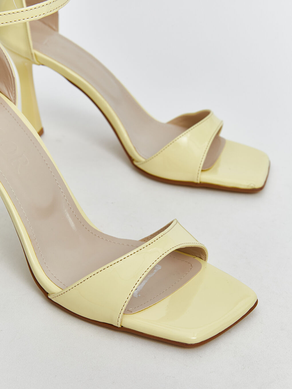 Sarı Tek Bantlı Bilekten Bağlamalı Kadın Topuklu Ayakkabı-2