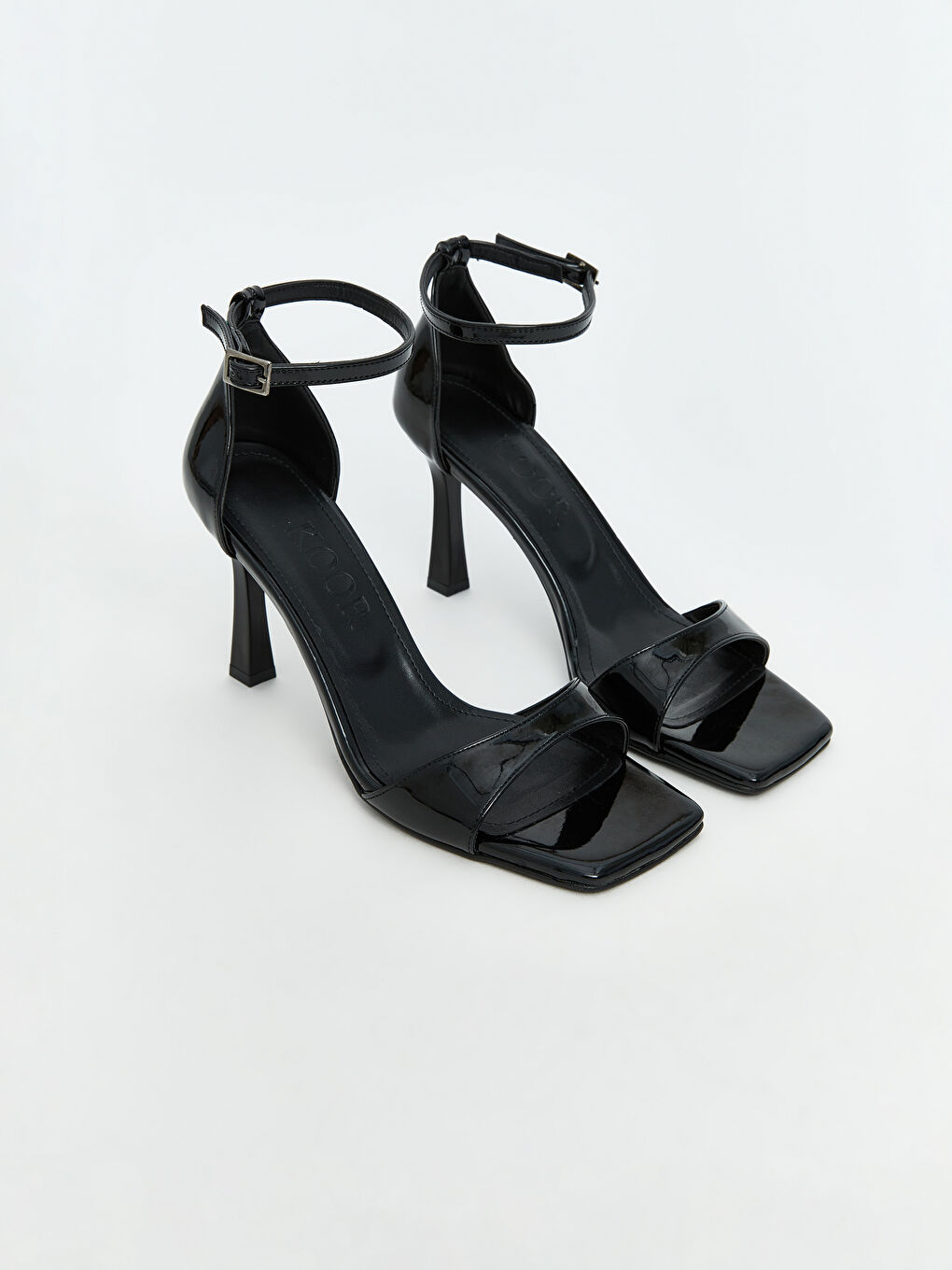 Siyah Tek Bantlı Bilekten Bağlamalı Kadın Topuklu Ayakkabı-1