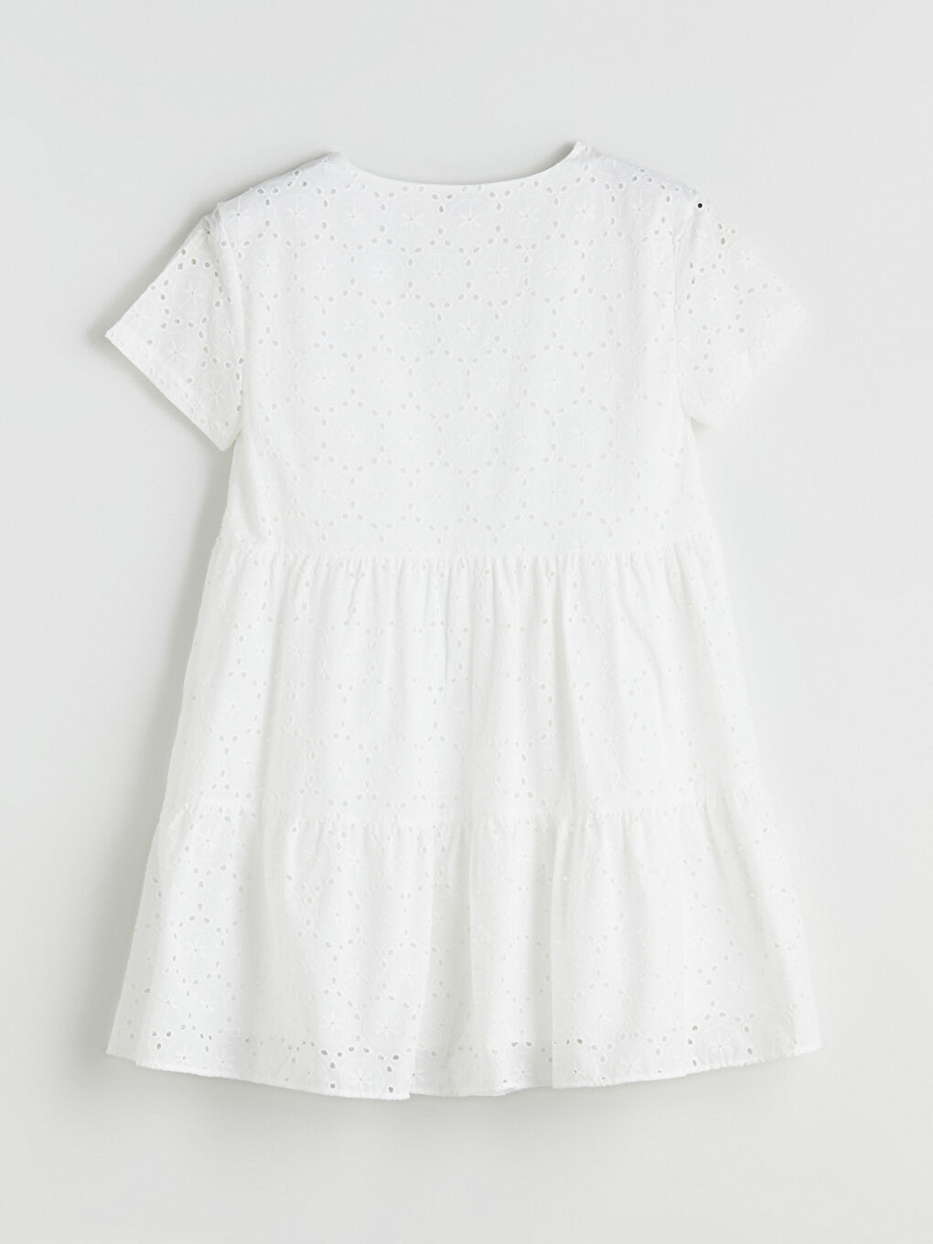 Beyaz V Yaka Ajurlu Katkat Büzgülü Brode Elbise-5