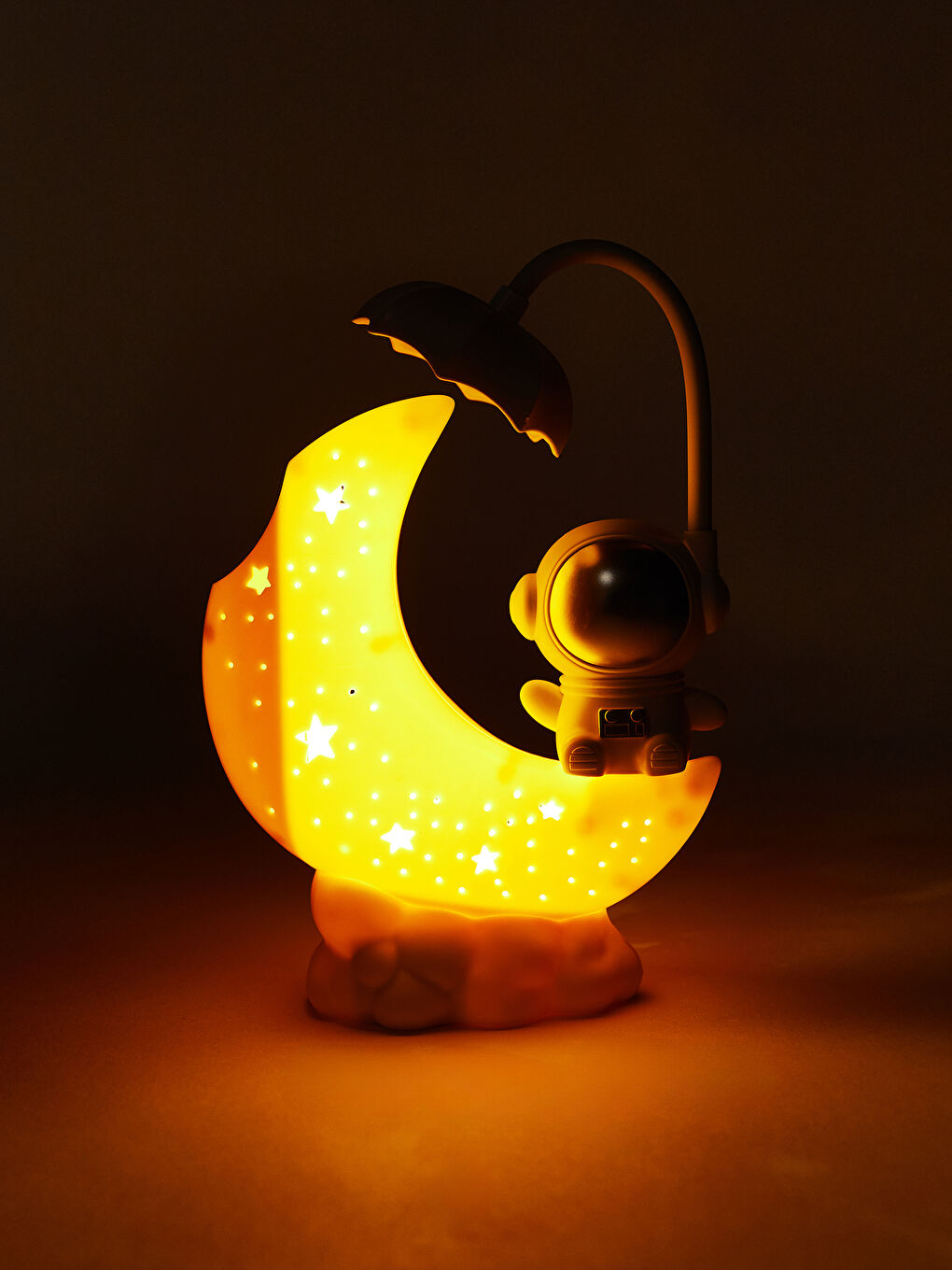 ضوء ليلي LED على شكل رائد فضاء-9