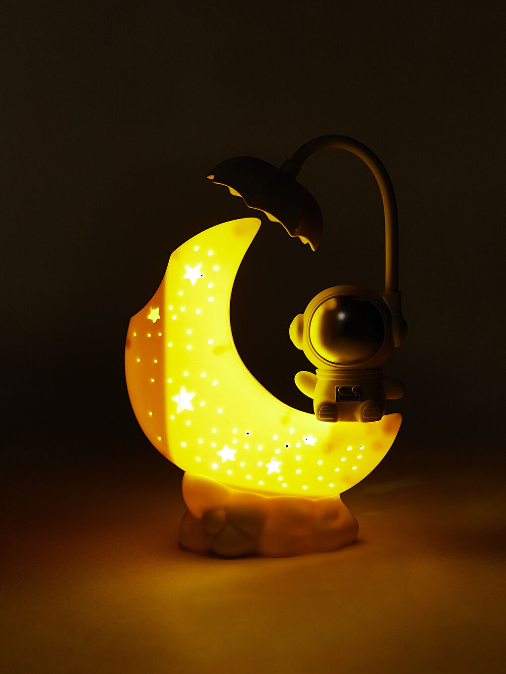 ضوء ليلي LED على شكل رائد فضاء-10