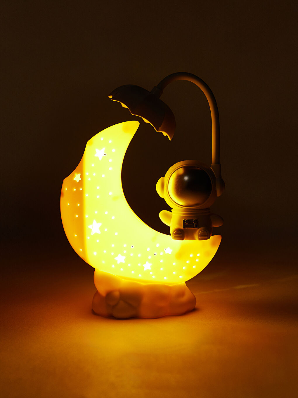 ضوء ليلي LED على شكل رائد فضاء-11