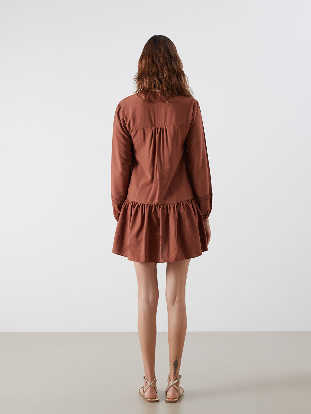Kahverengi Kaçık Yaka Nakışlı A Kesim Mini Elbise-3