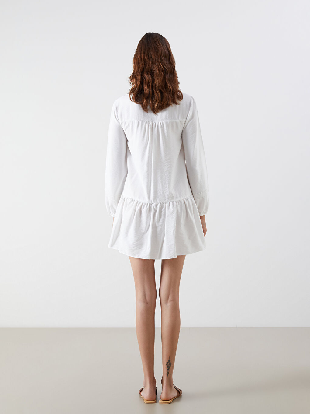 Beyaz Kaçık Yaka Nakışlı A Kesim Mini Elbise-3