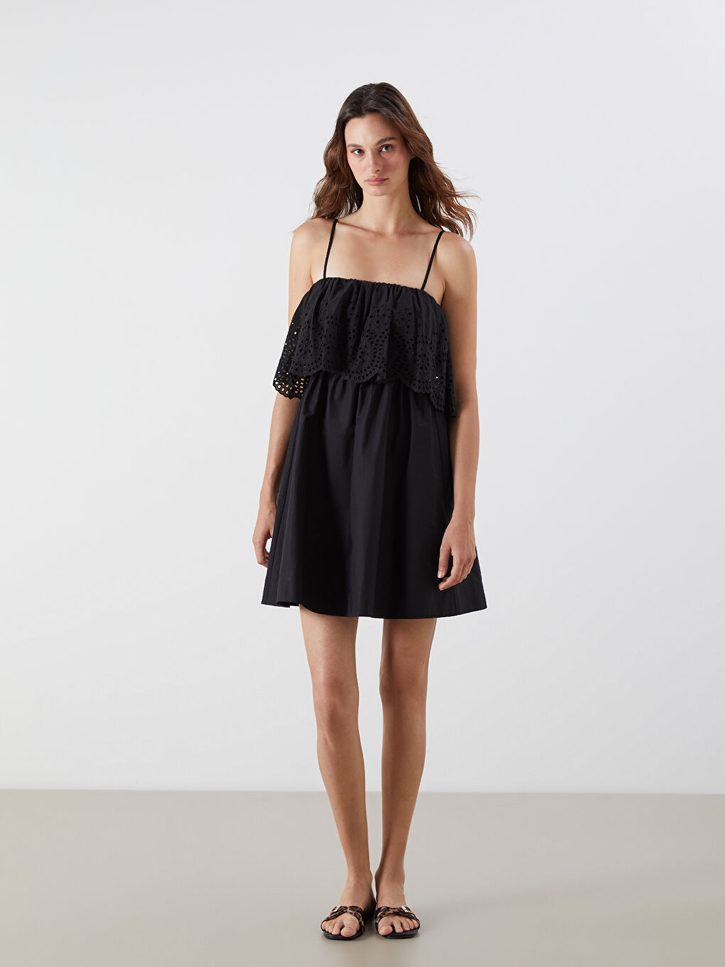 Siyah Kare Yaka Fırfırlı Poplin Mini Elbise-1