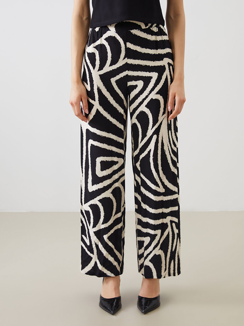 Siyah Beli Lastikli Desenli Geniş Paça Kadın Pantolon-1