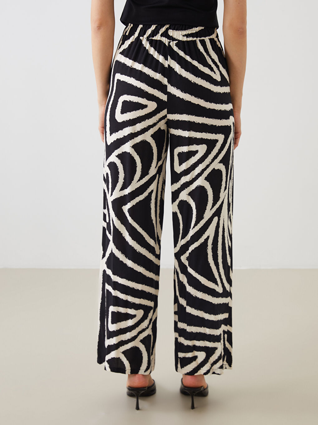 Siyah Beli Lastikli Desenli Geniş Paça Kadın Pantolon-3