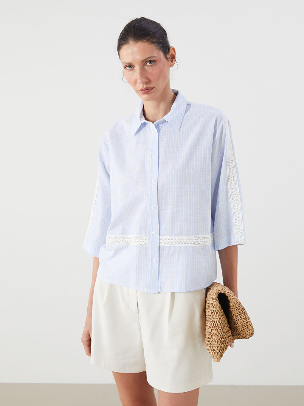 ზოლიანი მაქმანიანი ქალის პერანგი