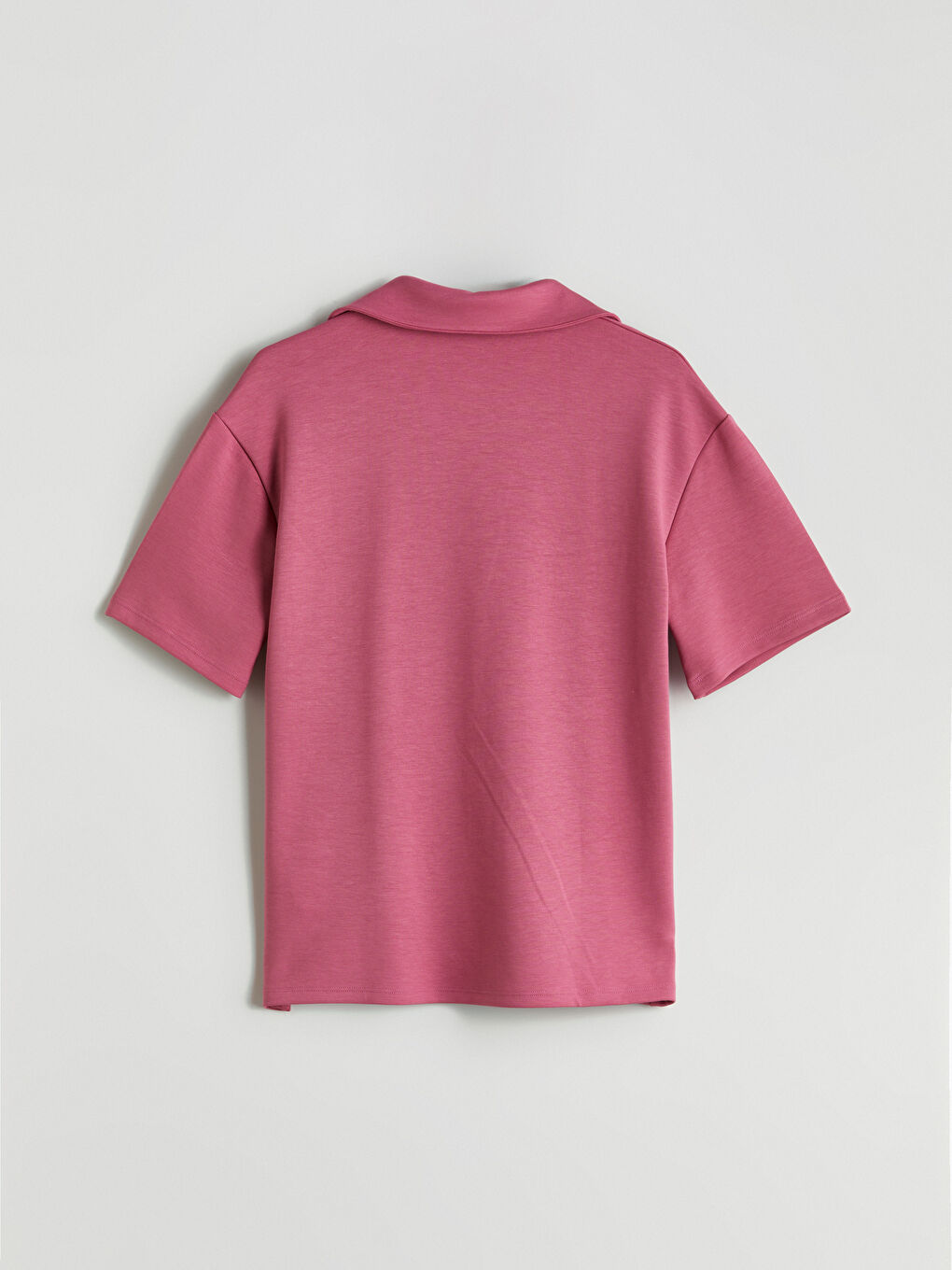 Pembe Polo Yaka Nakışlı Kadın Tişört-5