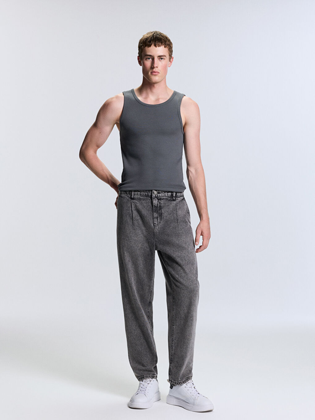 800 Balloon Fit Men's Jeans