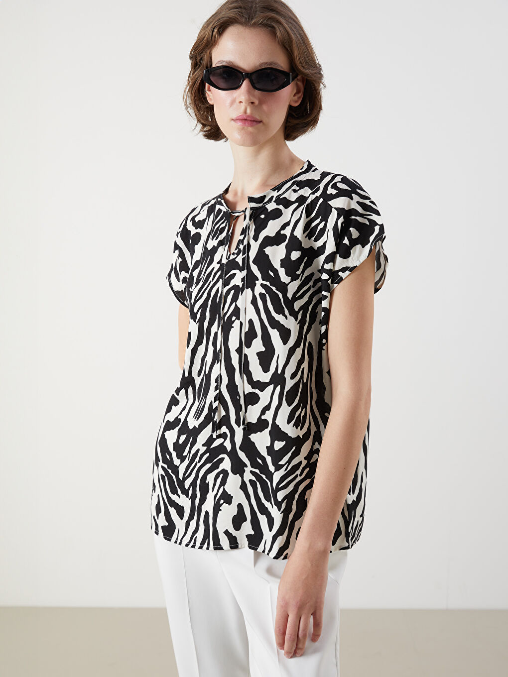 Tie Neck Patterned Blouse -S5PP75Z8-LQJ