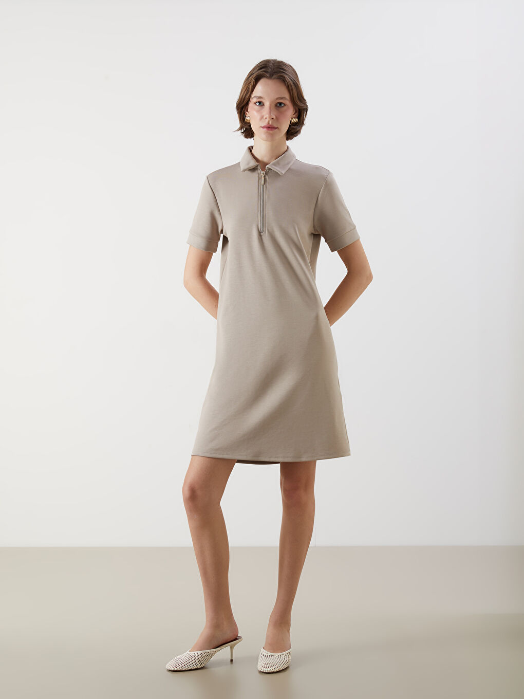 Bej Polo Yaka Mini Elbise