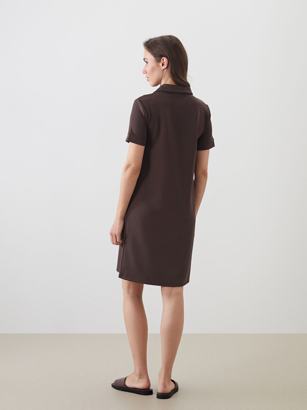Kahverengi Polo Yaka Mini Elbise-3