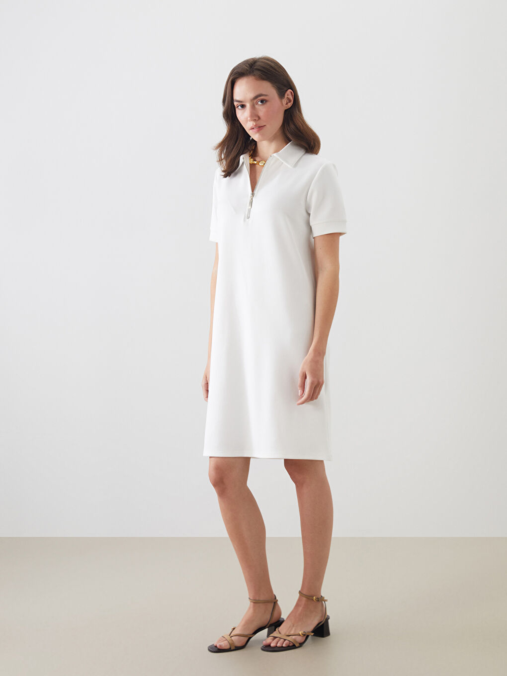 Beyaz Polo Yaka Mini Elbise