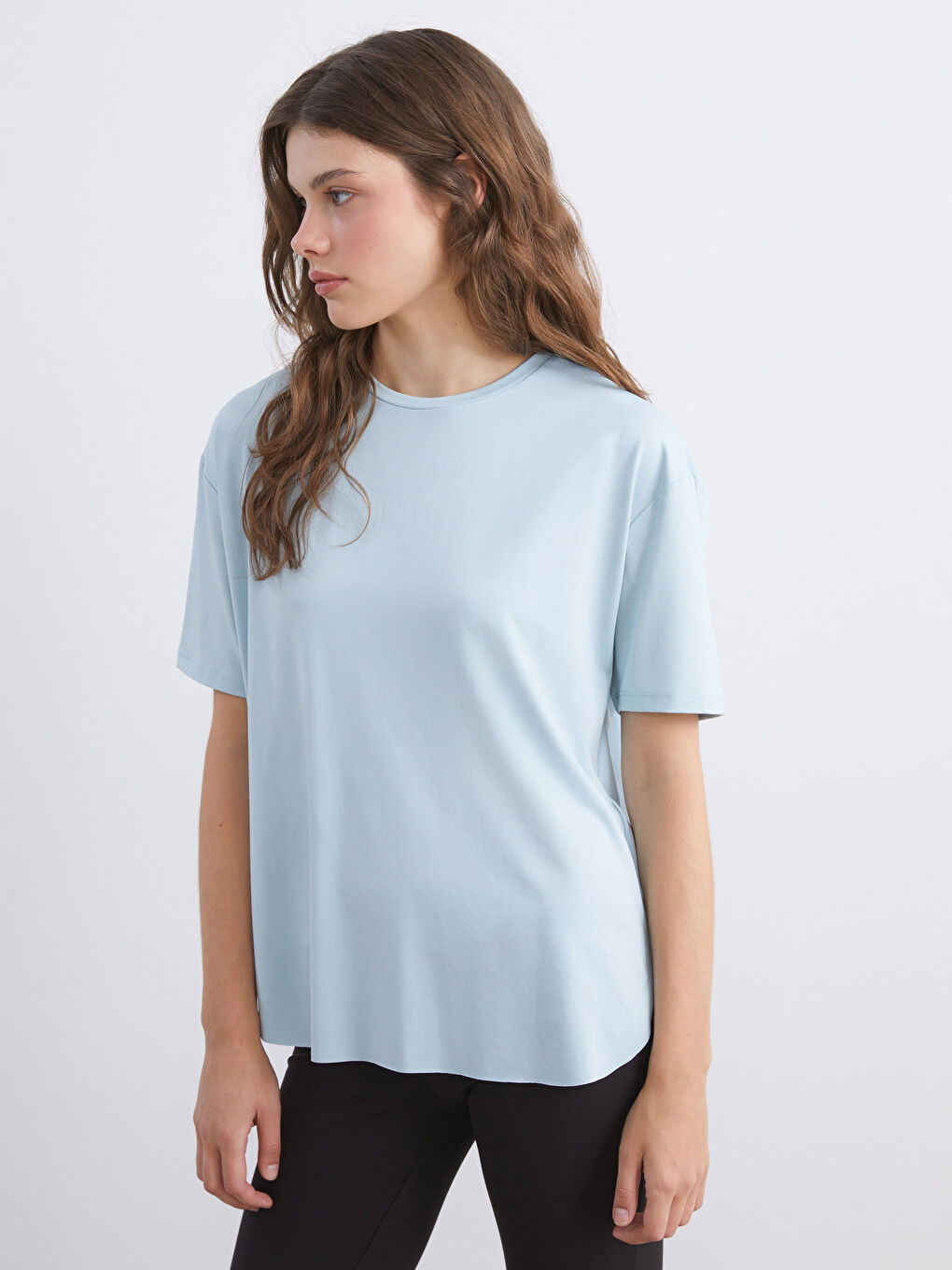 تیشێرتی وەرزشی یه‌خه‌ خڕ - خانمان