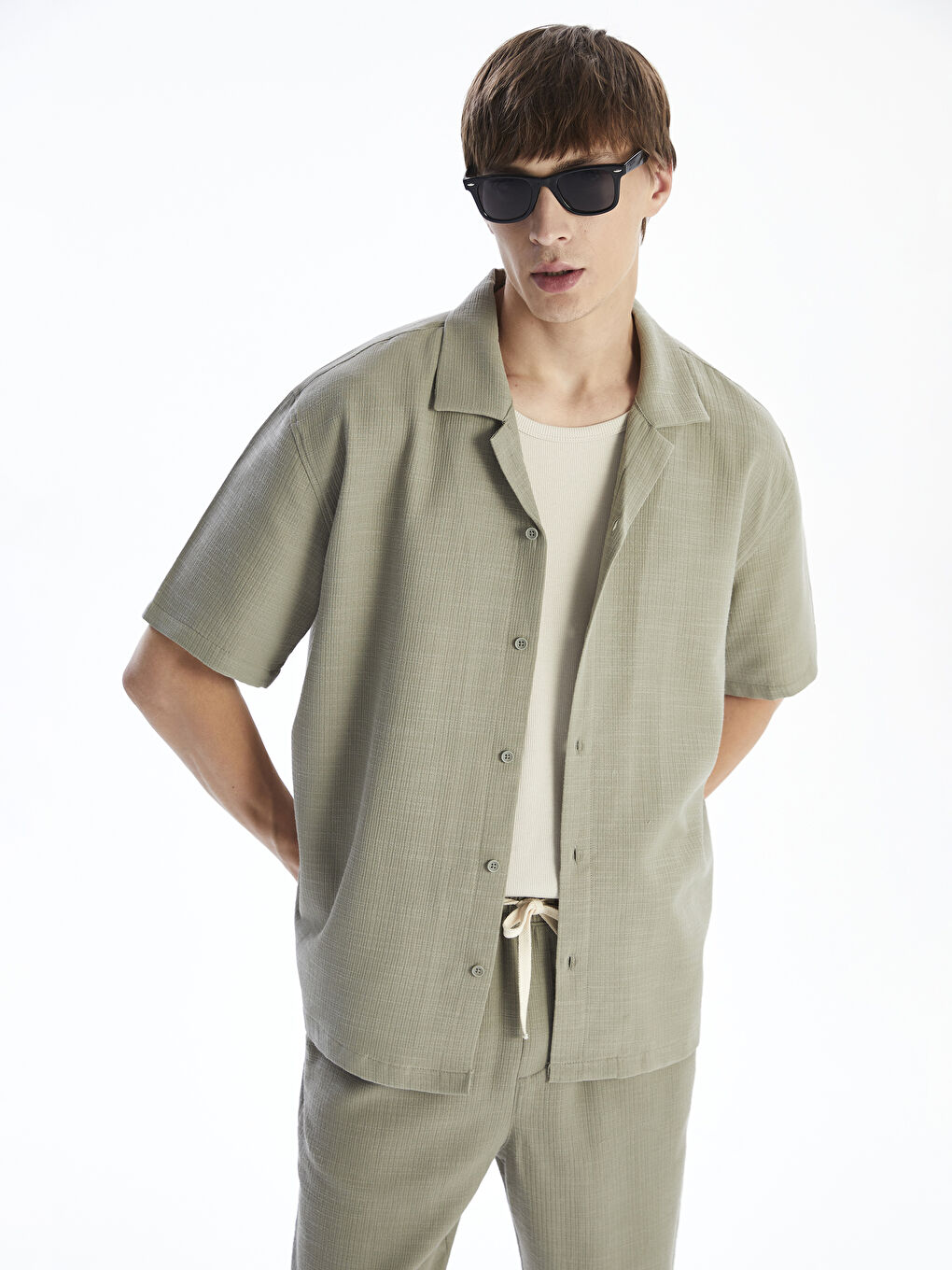 Haki Rahat Kalıp Resort Yaka Kısa Kollu Müslin Erkek Gömlek