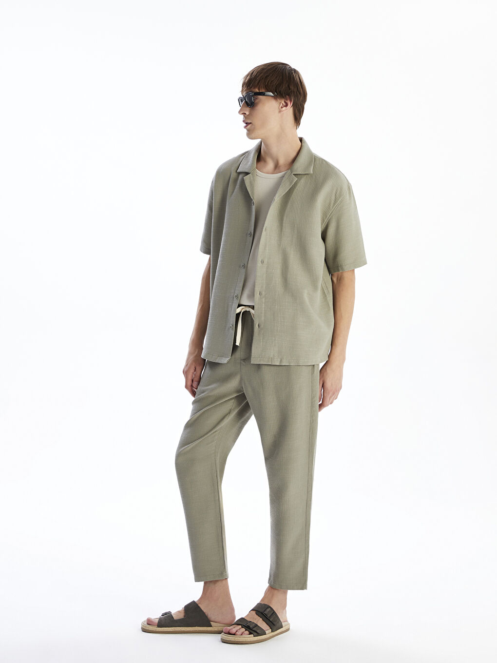 Haki Rahat Kalıp Resort Yaka Kısa Kollu Müslin Erkek Gömlek-3