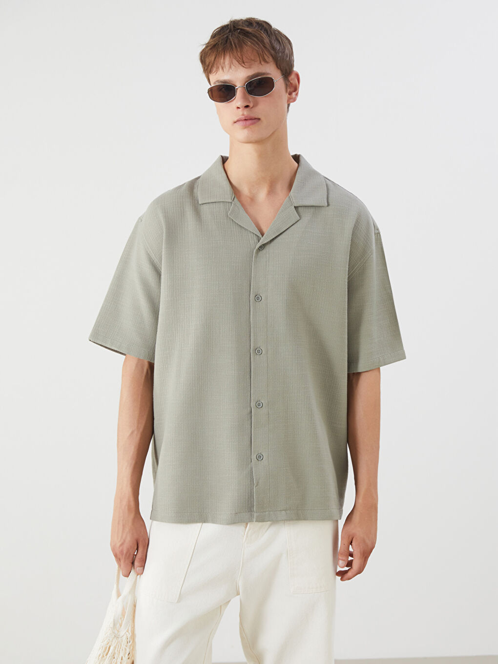 Haki Rahat Kalıp Resort Yaka Kısa Kollu Müslin Erkek Gömlek-1