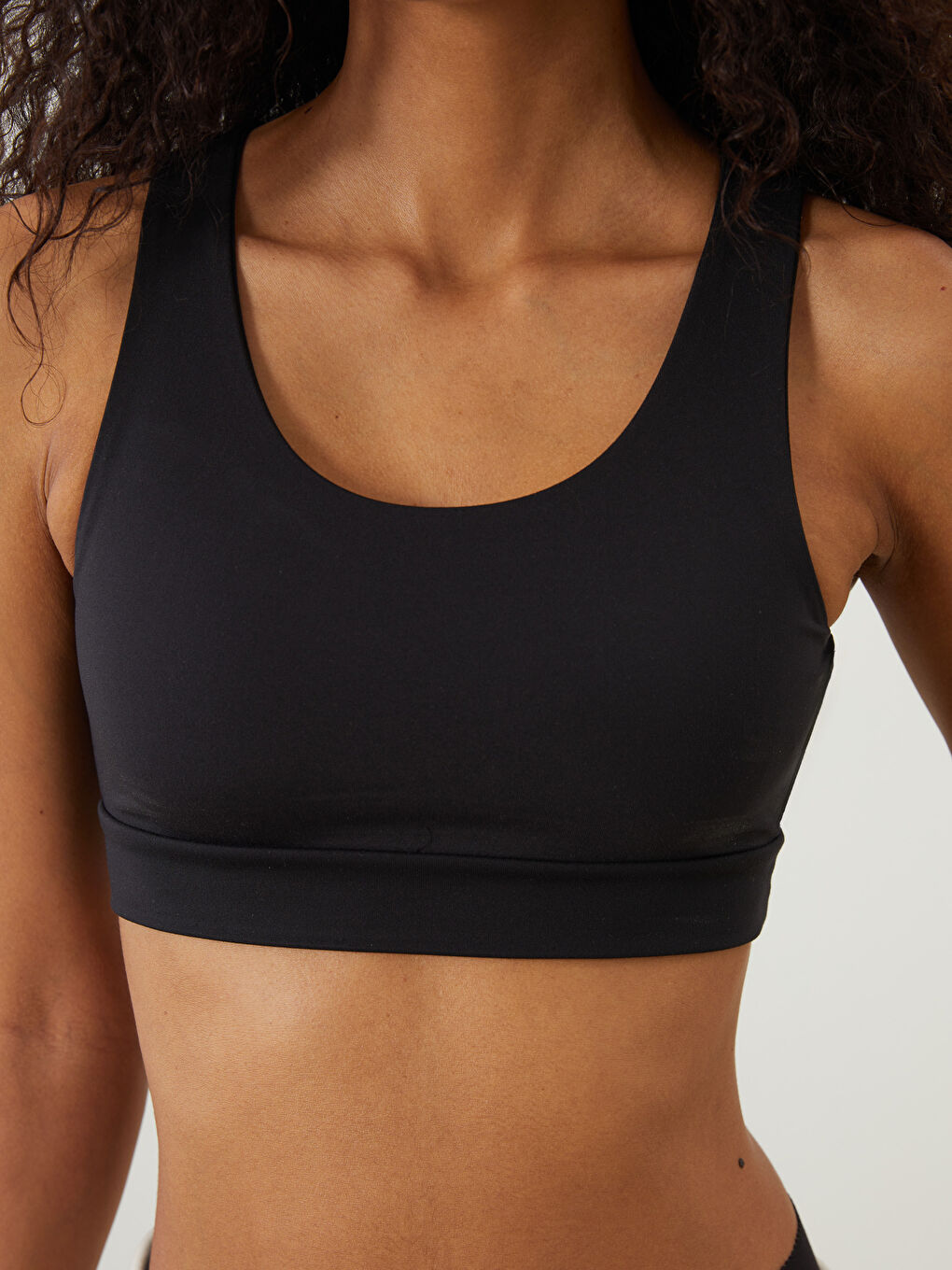 Siyah U Yaka Kadın Spor Büstiyer-2