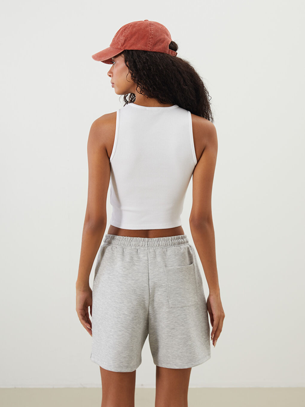 Beyaz Bisiklet Yaka California Nakışlı Kadın Spor Atlet-3