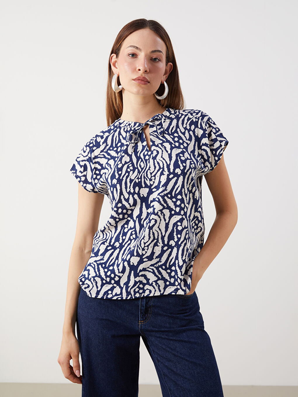 LCW Comfort Bluza sa kragnom na vezanje i uzorkom -S5PS55Z8-LQQ