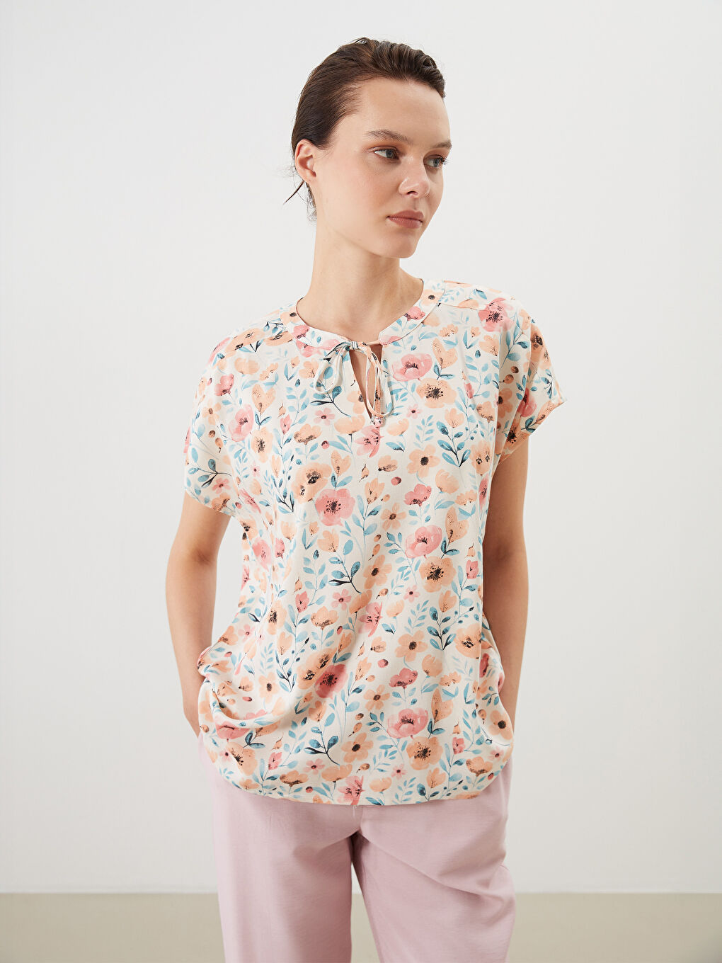 LCW Comfort Tie Neck Floral Blouse -S5PS55Z8-LRA