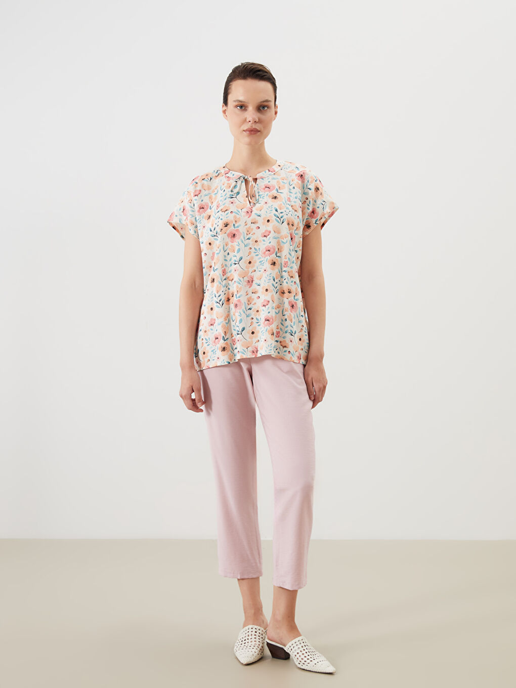 LCW Comfort Tie Neck Floral Blouse -S5PS55Z8-LRA