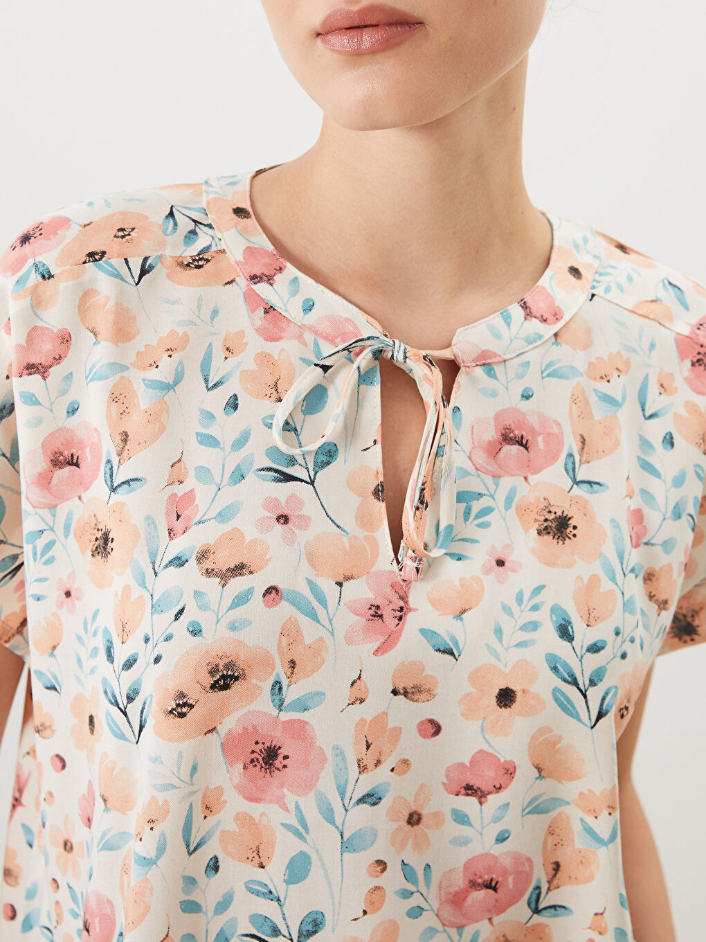 LCW Comfort Tie Neck Floral Blouse -S5PS55Z8-LRA