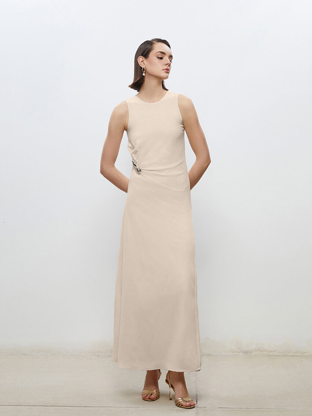 Ekru Bisiklet Yaka Büzgülü Krep Elbise